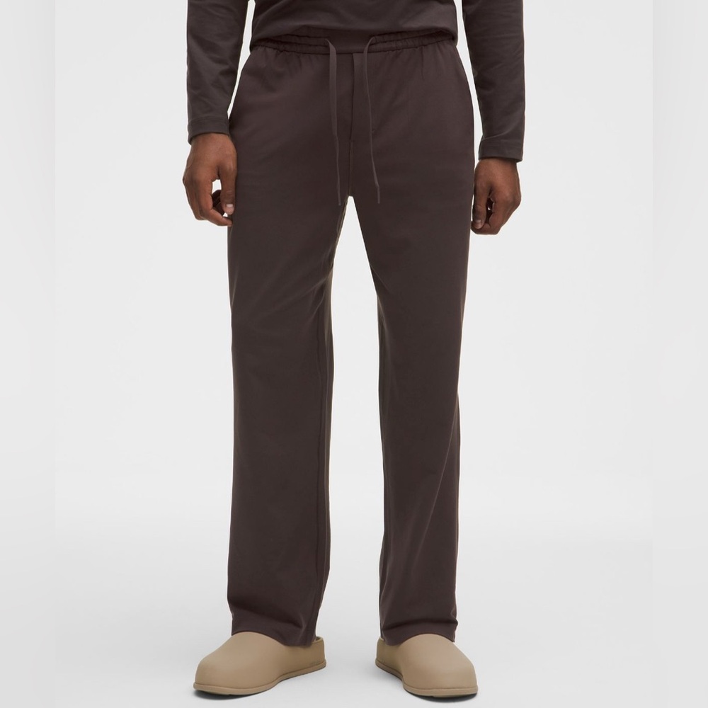Lululemon Men’s “Soft Jersey” Classic Fit Pant *Regular* (M)